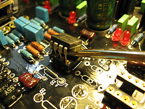 Levering an op-amp out of the socket