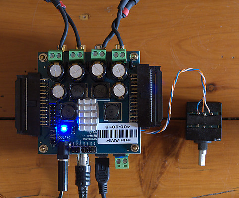 miniDSP miniDIGI miniAMP stack with all connections