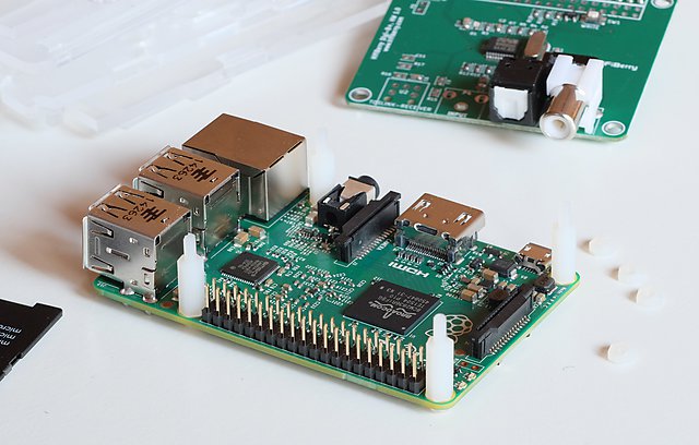 P2. PiFi - RaspBerry PI with HifiBerry DIGI - nylon spacers